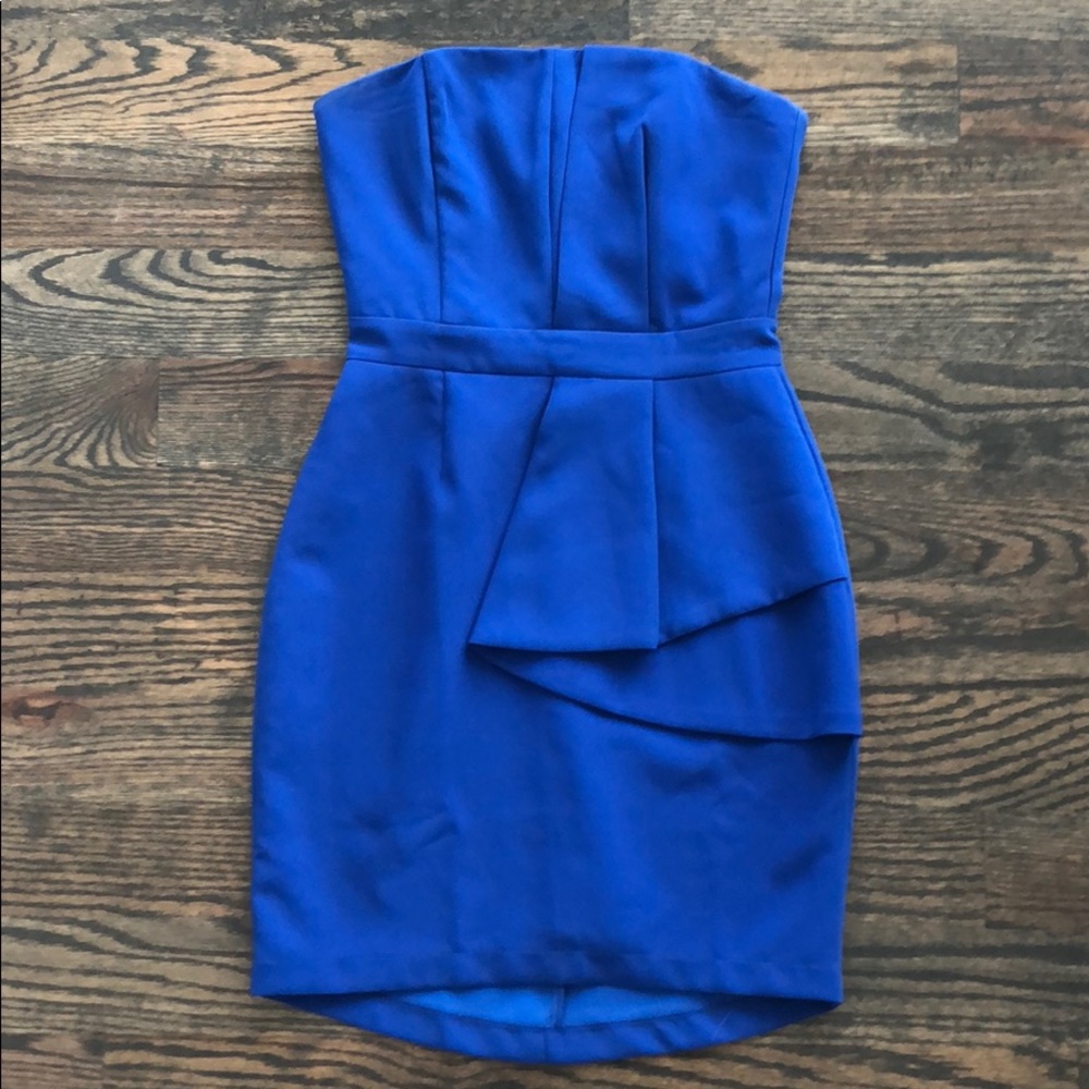 Blue strapless cocktail dress